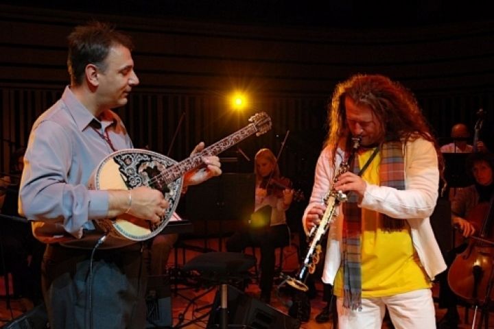 Sarantis Mantzourakis buzukiművész, énekes